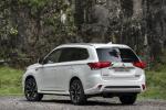 Mitsubishi Outlander PHEV 2015 года (UK)